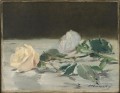 テーブル クロスの花の上の 2 本のバラ 印象派 エドゥアール マネ